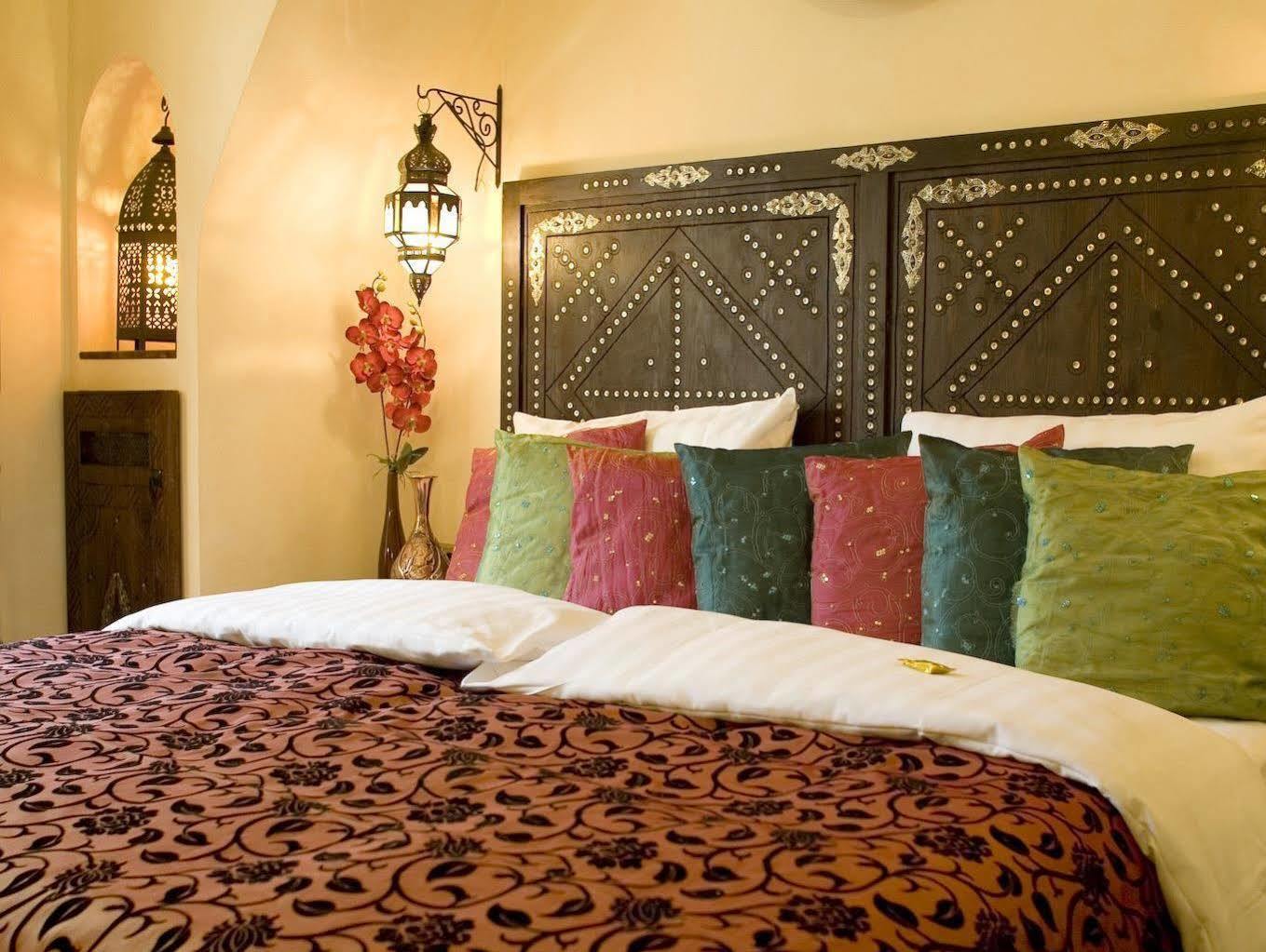 Oriental & Restaurant 4*